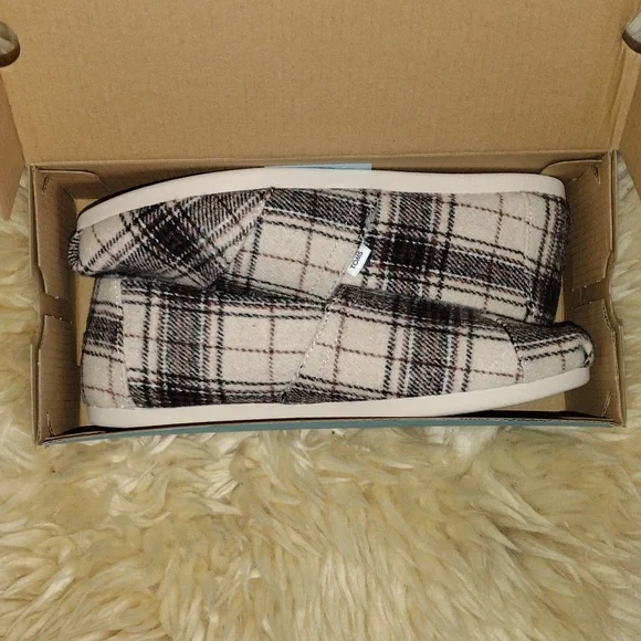 Biscotti Plaid Flannel TOMS - Picture 2 of 6